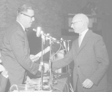 Kanev (right) accepting his [[Israel Prize]] in 1962