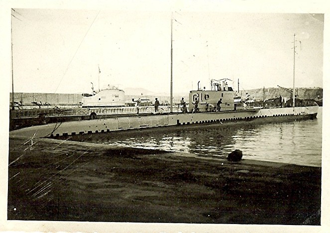 1932, sous-marin dans le port d'Oran.