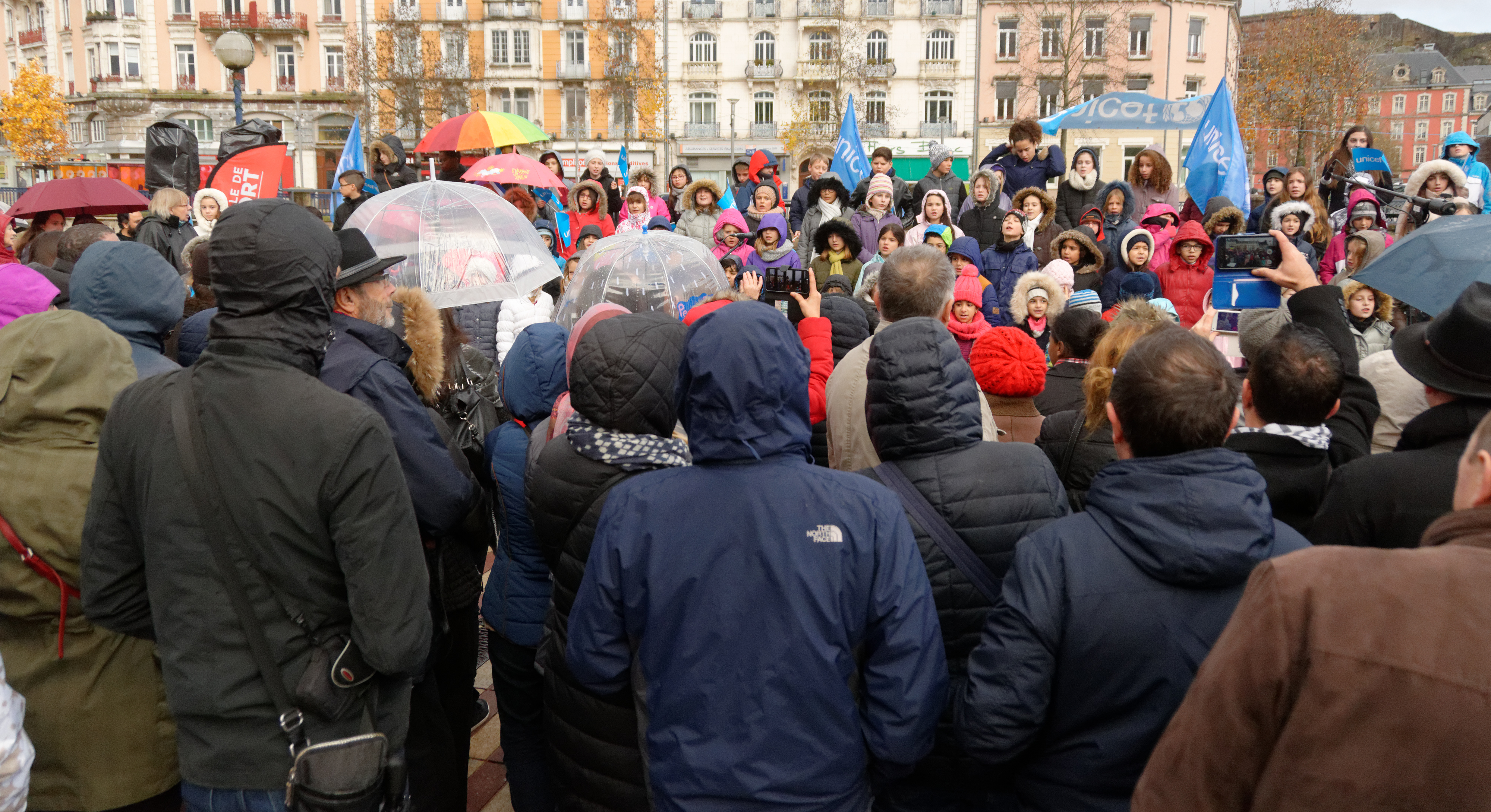 Время 19 31. Акция в поддержку Навального. Митинг в России в поддержку Навального. Концерт на 5 углах. Активисты Навального в Тюмени.