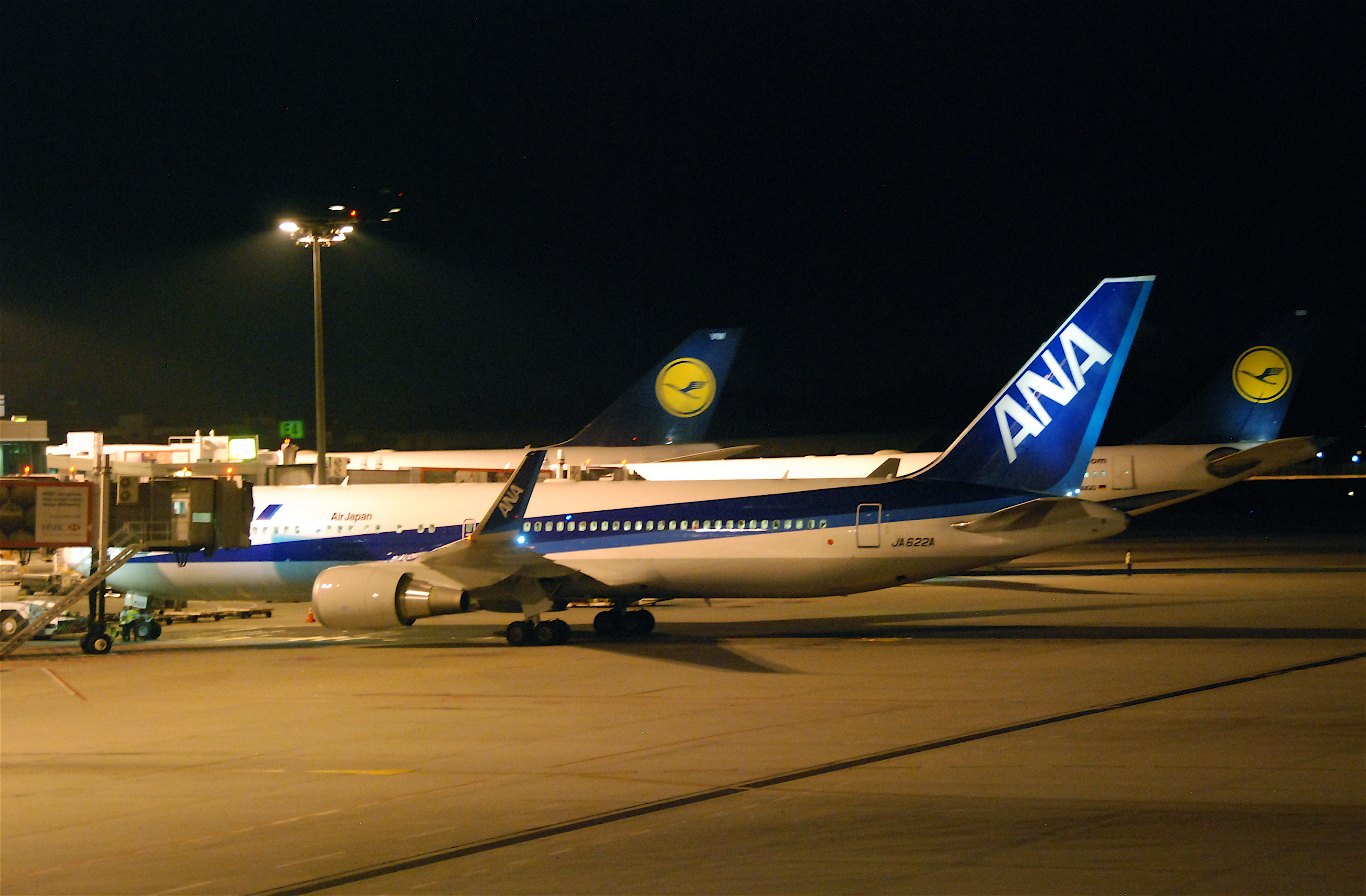 File:ANA Boeing 767-300ER; JA622A@SIN;12.08.2011 618ay (6298596100