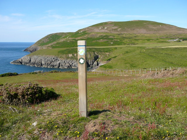 File:Aberdaron - Coastal Path, Porth Llanllawen.jpg