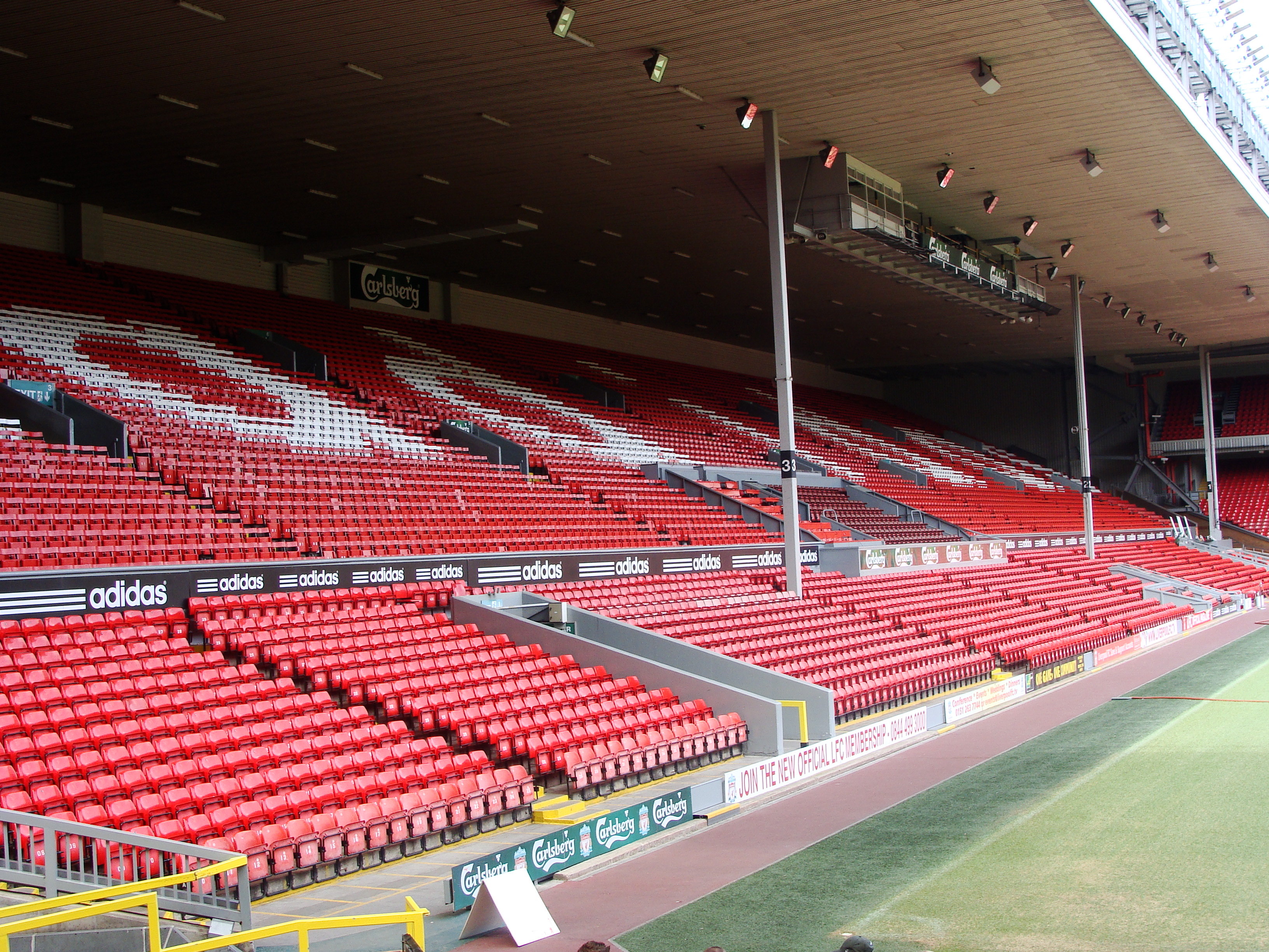 noedels onenigheid Lieve File:Adidas stand at Anfield.jpg - Wikimedia Commons