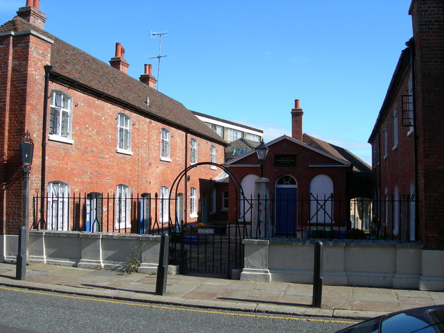 File:Almshouses, Chatham High Street - geograph.org.uk - 891514.jpg