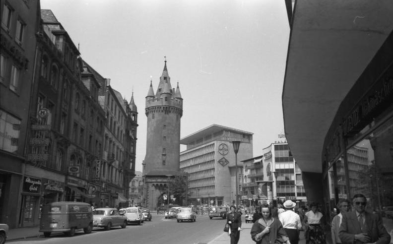 File:Bundesarchiv B 145 Bild-F005759-0006, Frankfurt-Main, Eschenheimer Turm.jpg