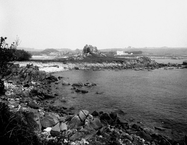 File:Carn Leh, St. Mary's, Scilly Isles - geograph.org.uk - 621845.jpg