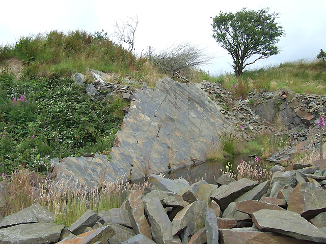 File:Disused small quarry face, Penuwch, Ceredigion - geograph.org.uk - 926269.jpg