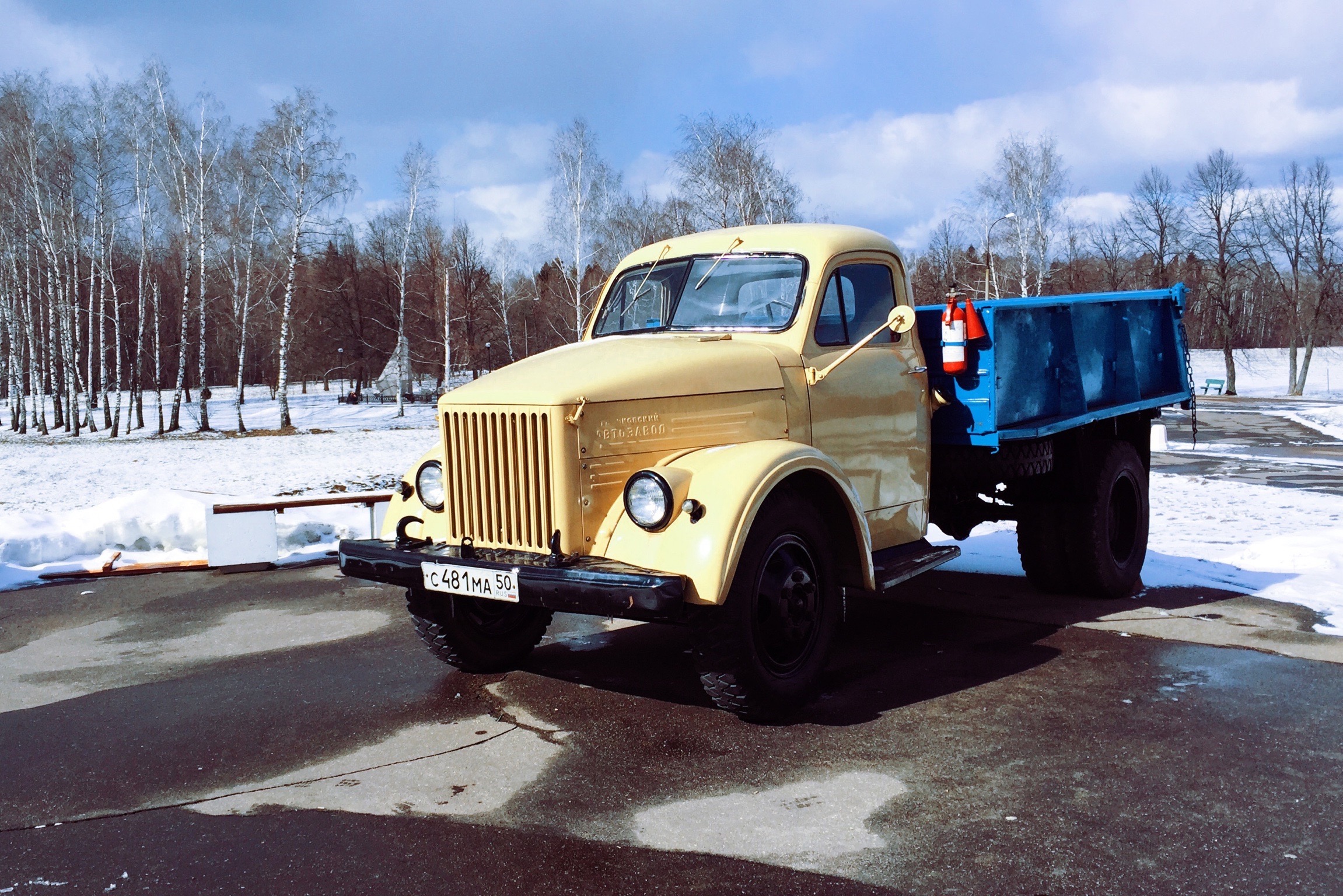 Файл:Gorki Leninskie, GAZ-51 truck (18561523354).jpg — Викимедиа