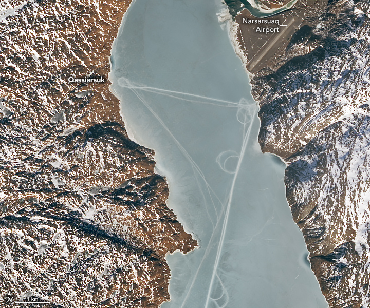 File:Greenland snow machine tracks OLLI.jpg