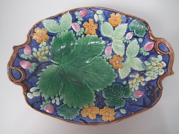 File:Gustafsberg Dessert service platter, coloured glazes, c. 1880, naturalistic theme, Sweden.jpg