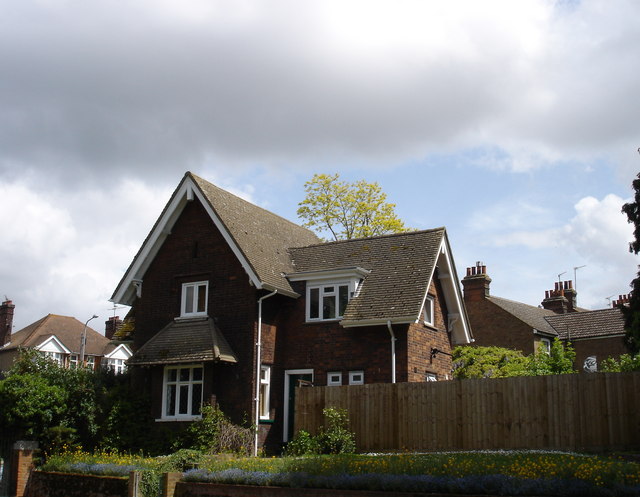 File:Lodge House, Alexandra Park - geograph.org.uk - 1306025.jpg