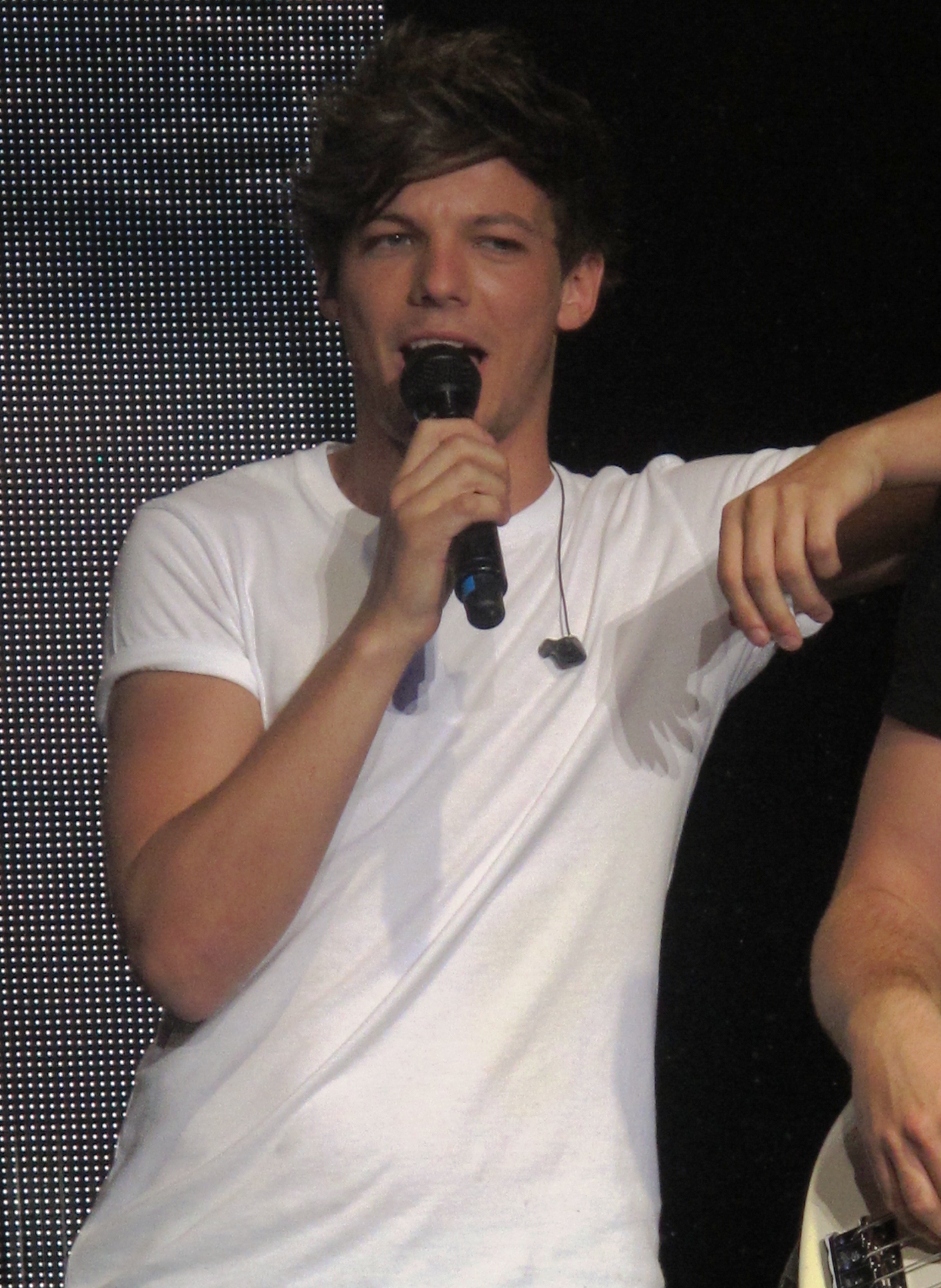 File:Louis Tomlinson 1D 4.jpg - Wikimedia Commons