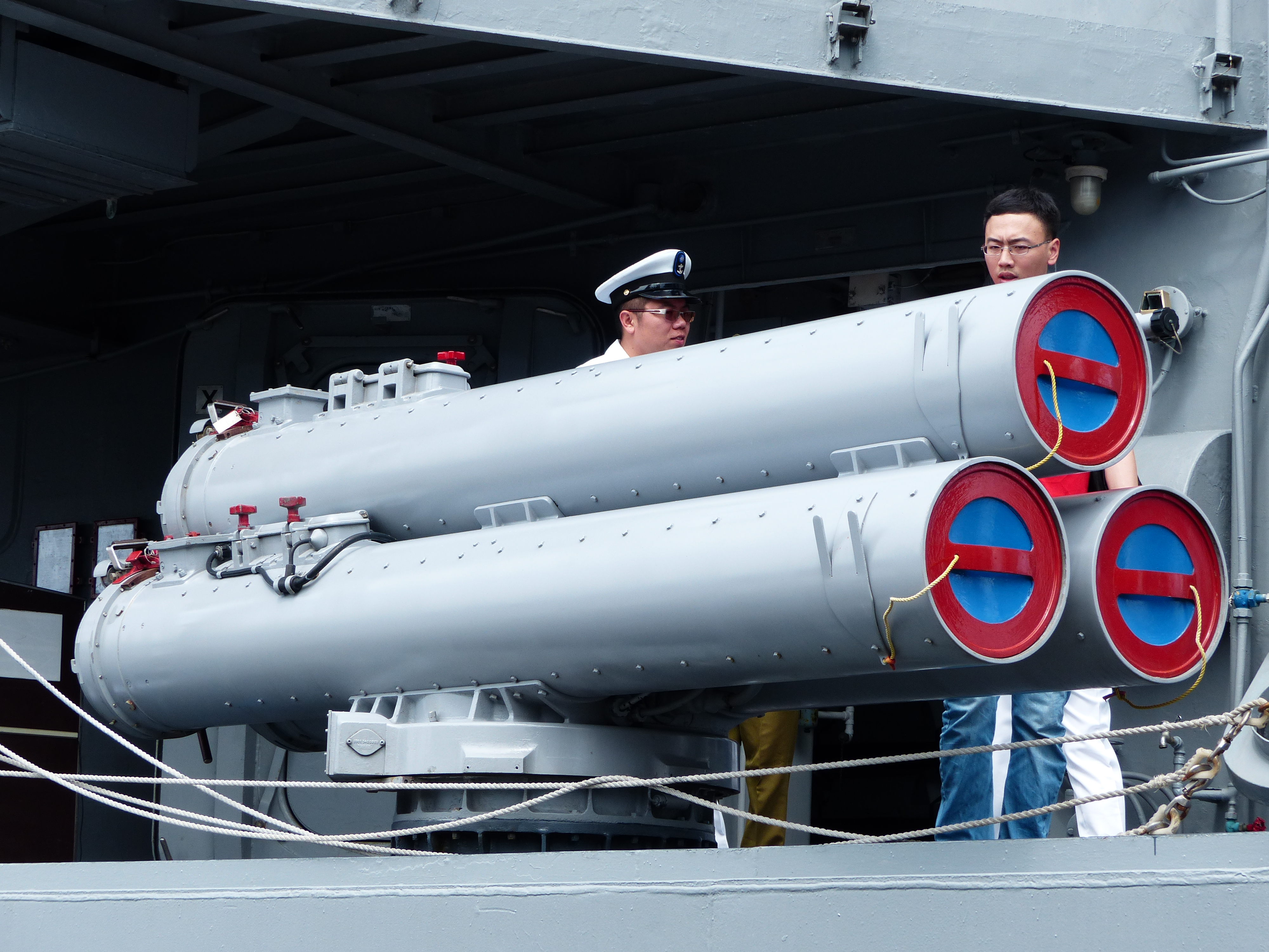 File Mark 32 Torpedo Tubes Mounted On Rocn Tzu I Pfg 1107 Right Side Jpg Wikimedia Commons