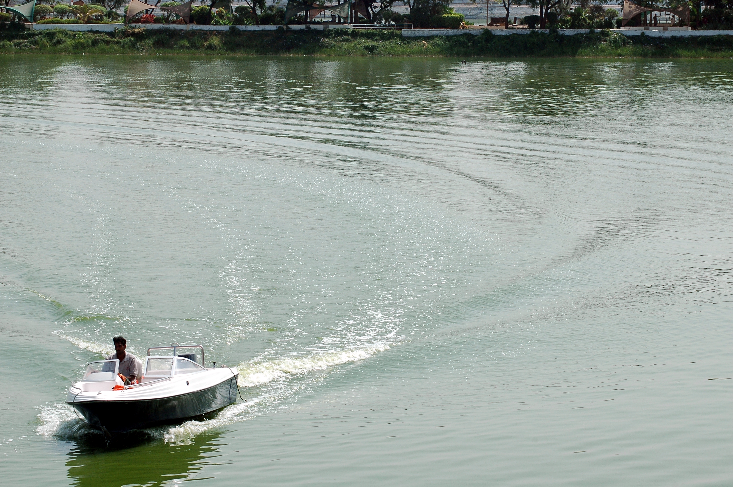 motorboat in hindi