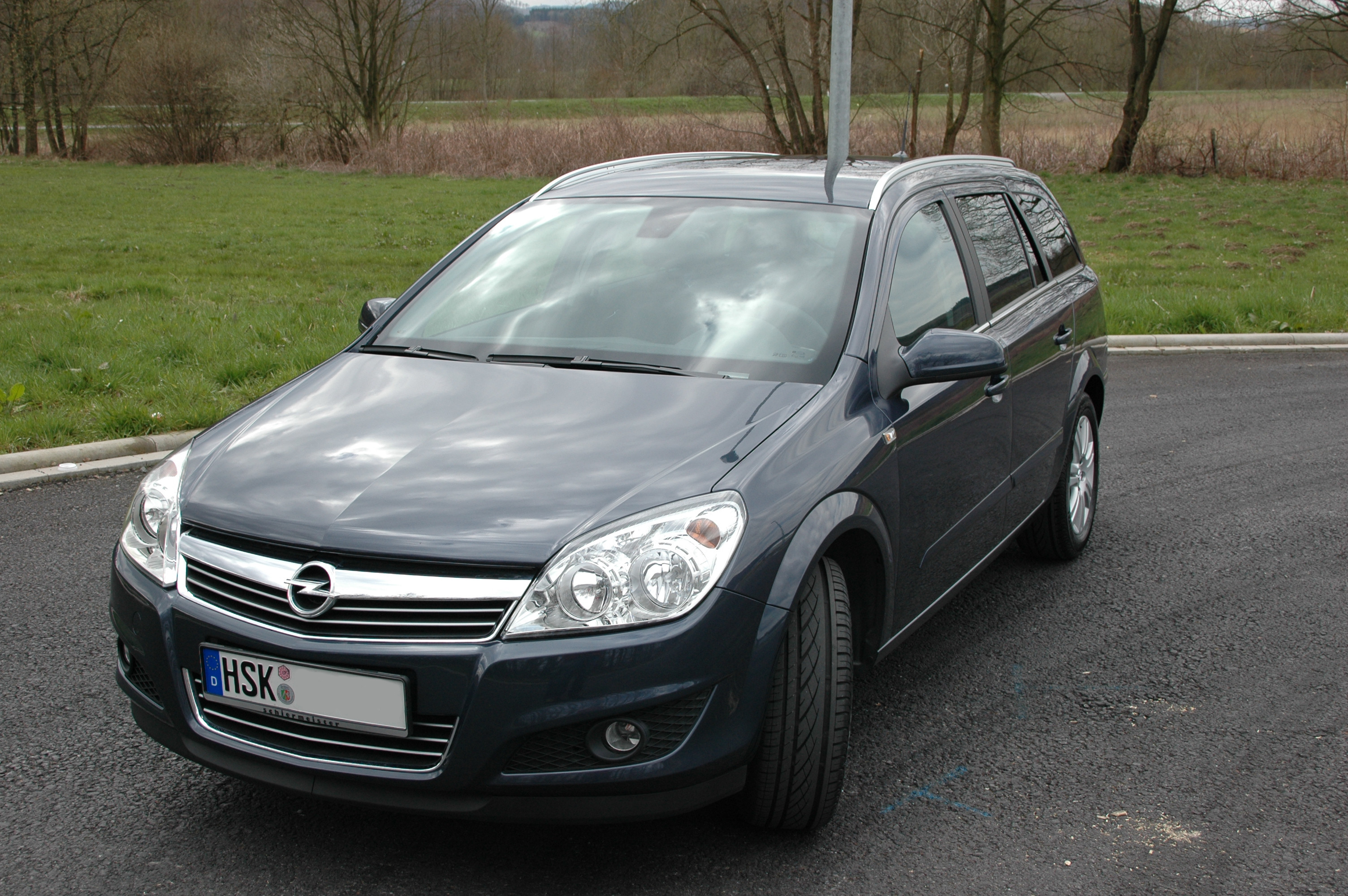 File:Opel Astra H Caravan - Flickr - Axel Schwenke (1).jpg - Wikimedia  Commons