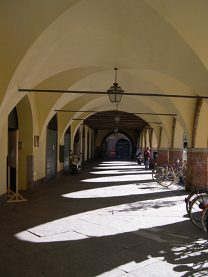 File:Palazzo Gallavresi, portico.jpg