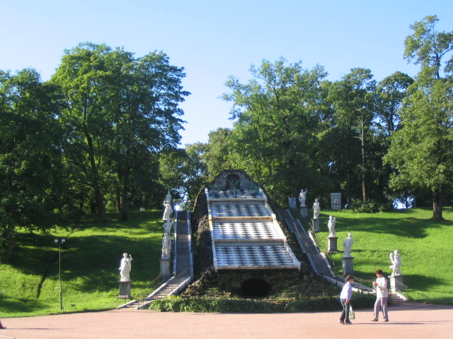 Datei:Peterhof schachbrettkaskade2.JPG