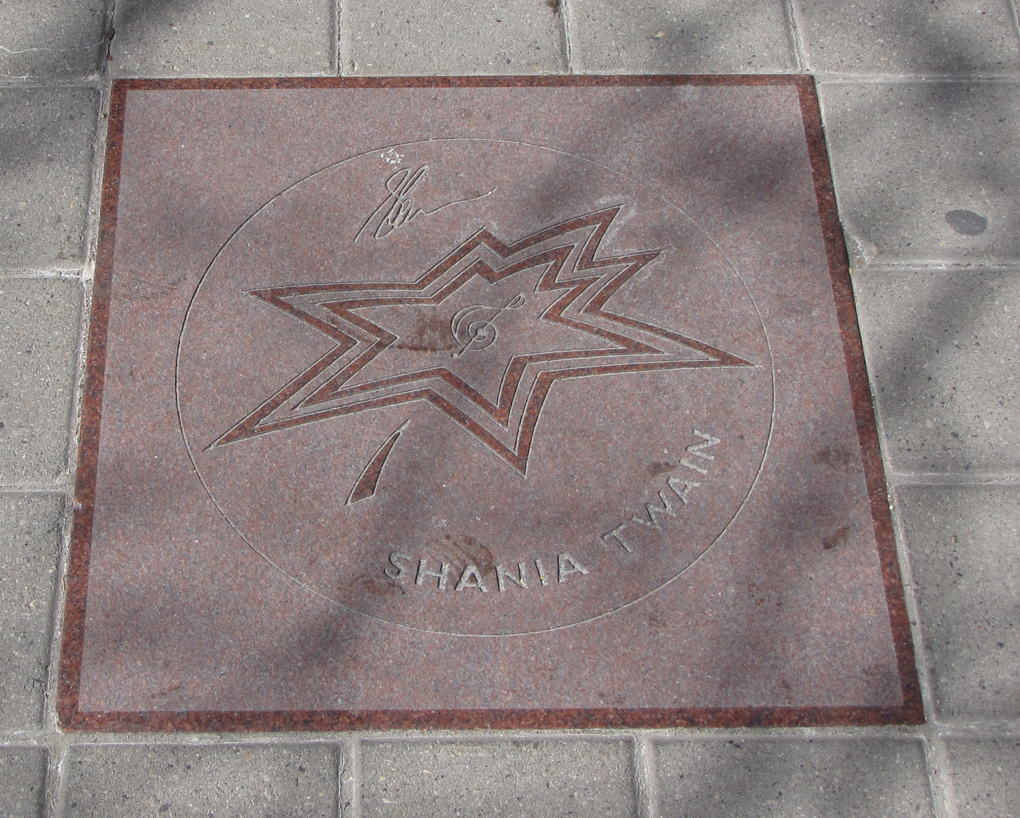 http://upload.wikimedia.org/wikipedia/commons/b/b0/Shania_Twain_star_on_Walk_of_Fame.jpg