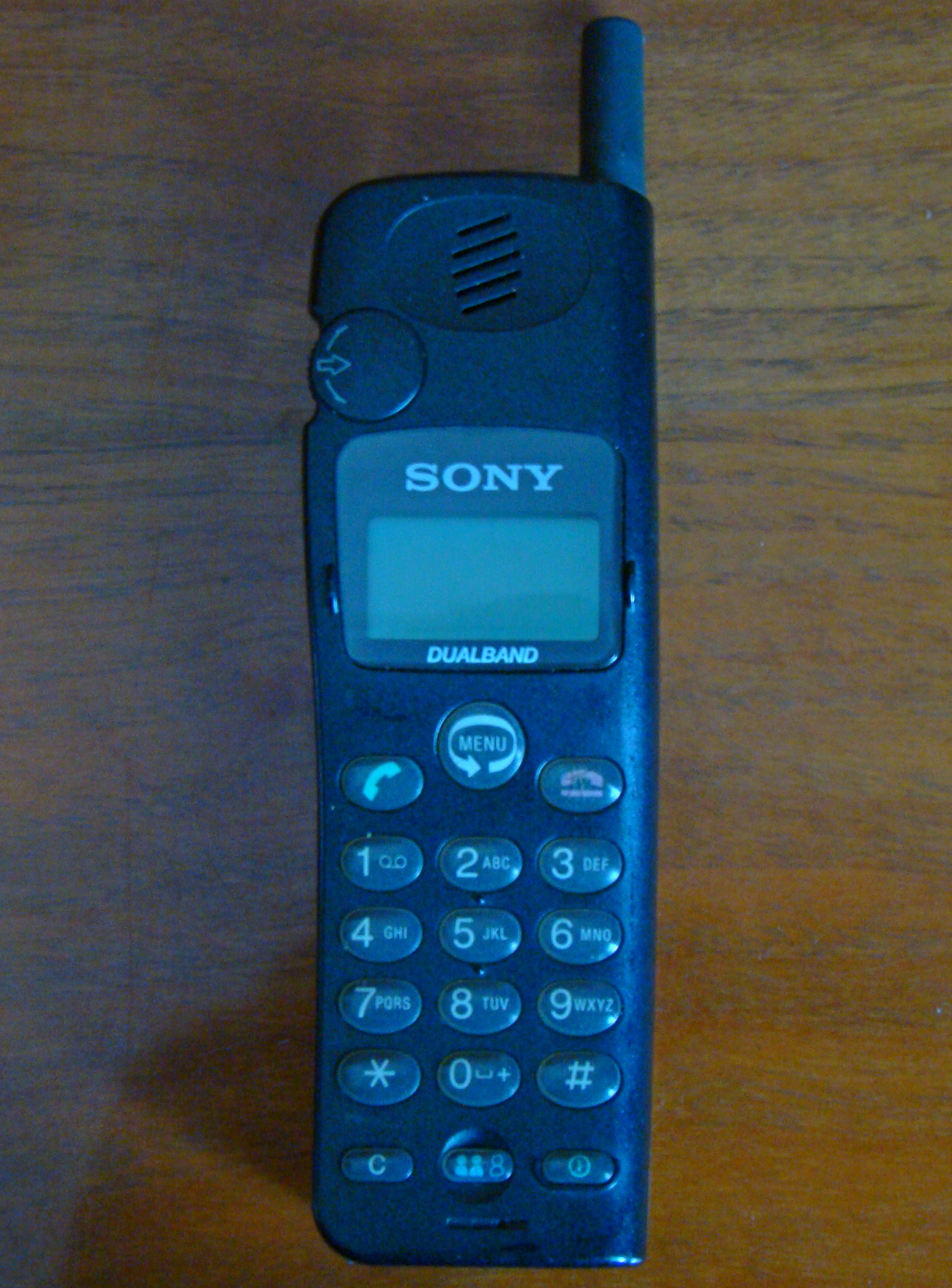 File:Telefon komórkowy SONY CMD-CD5.jpg - Wikimedia Commons