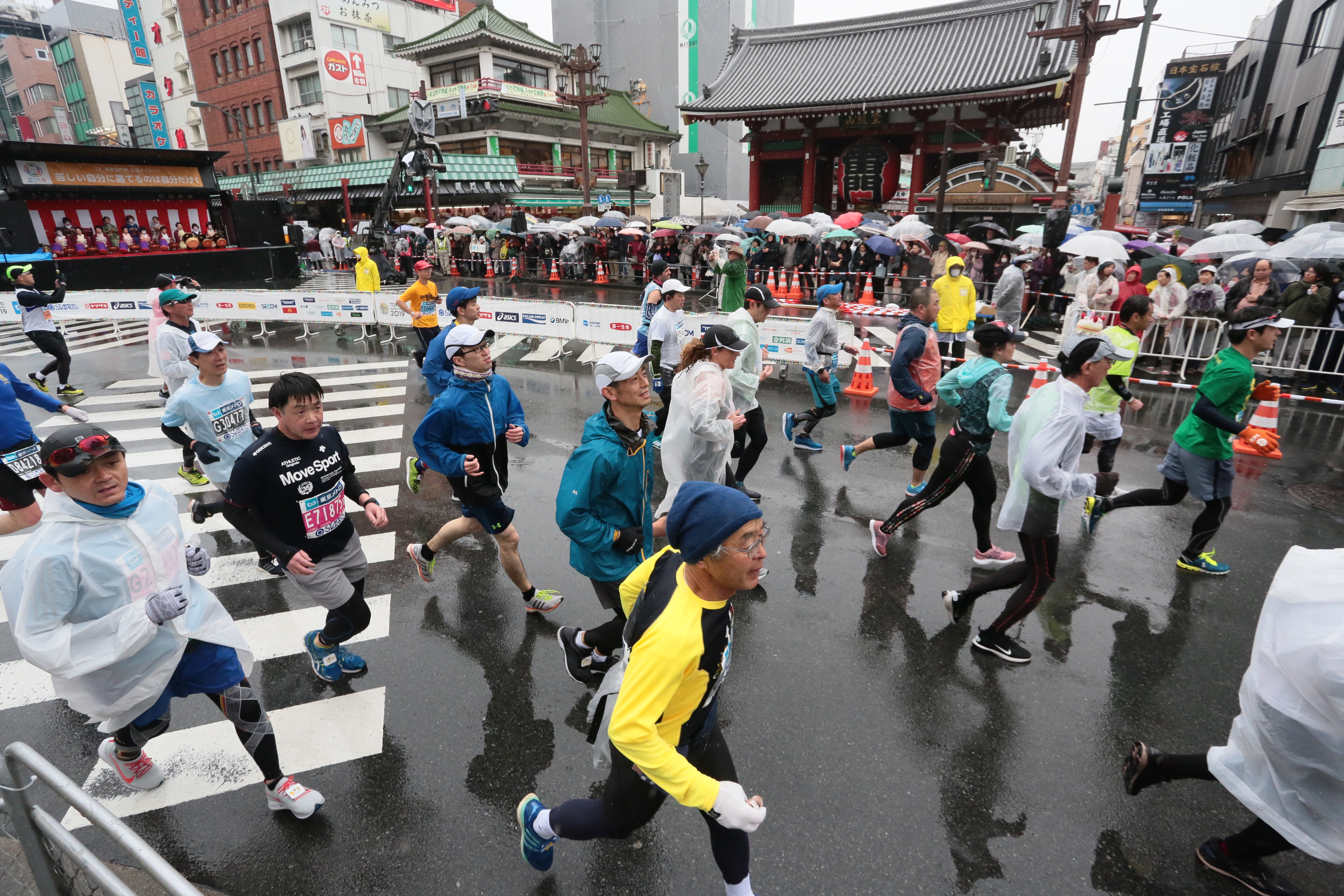 Марафонцы в Японии. Tokyo Marathon 2023. Марафон в Токио афиша. Runningmeguro River Marathon – Tokyo, Japan. Токийский марафон