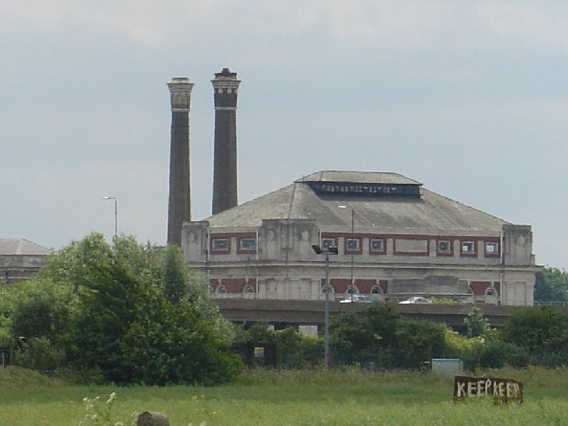 File:Waterworks by the A316 at Sunbury - geograph.org.uk - 18803.jpg