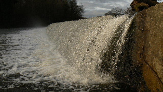 File:Weir on the River Wharfe - geograph.org.uk - 1164047.jpg