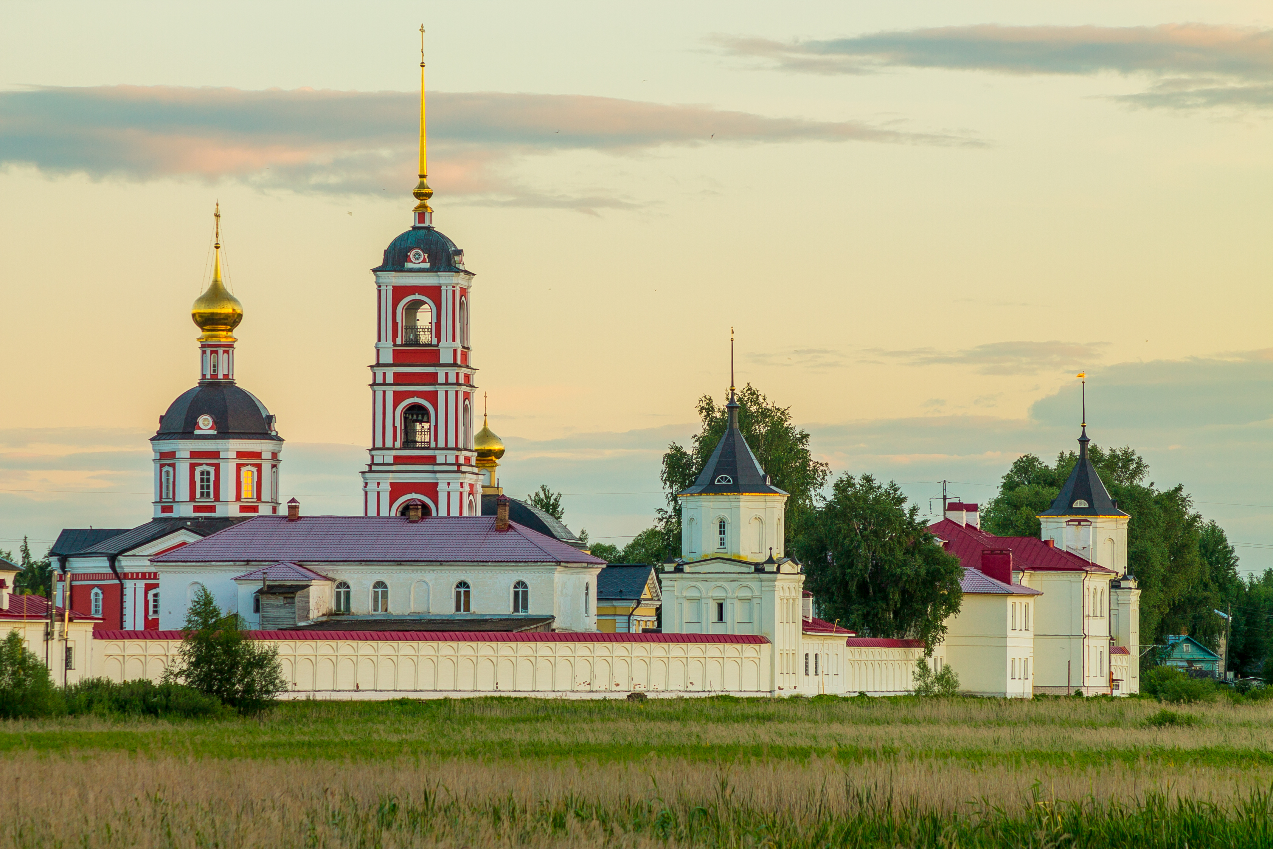 Монастырь герои. Троице-Варницкий монастырь. Троице Сергиевский Варницкий монастырь Ростов Великий. Варницкий монастырь официальный сайт. Троице-Сергиев Варницкий монастырь осень.