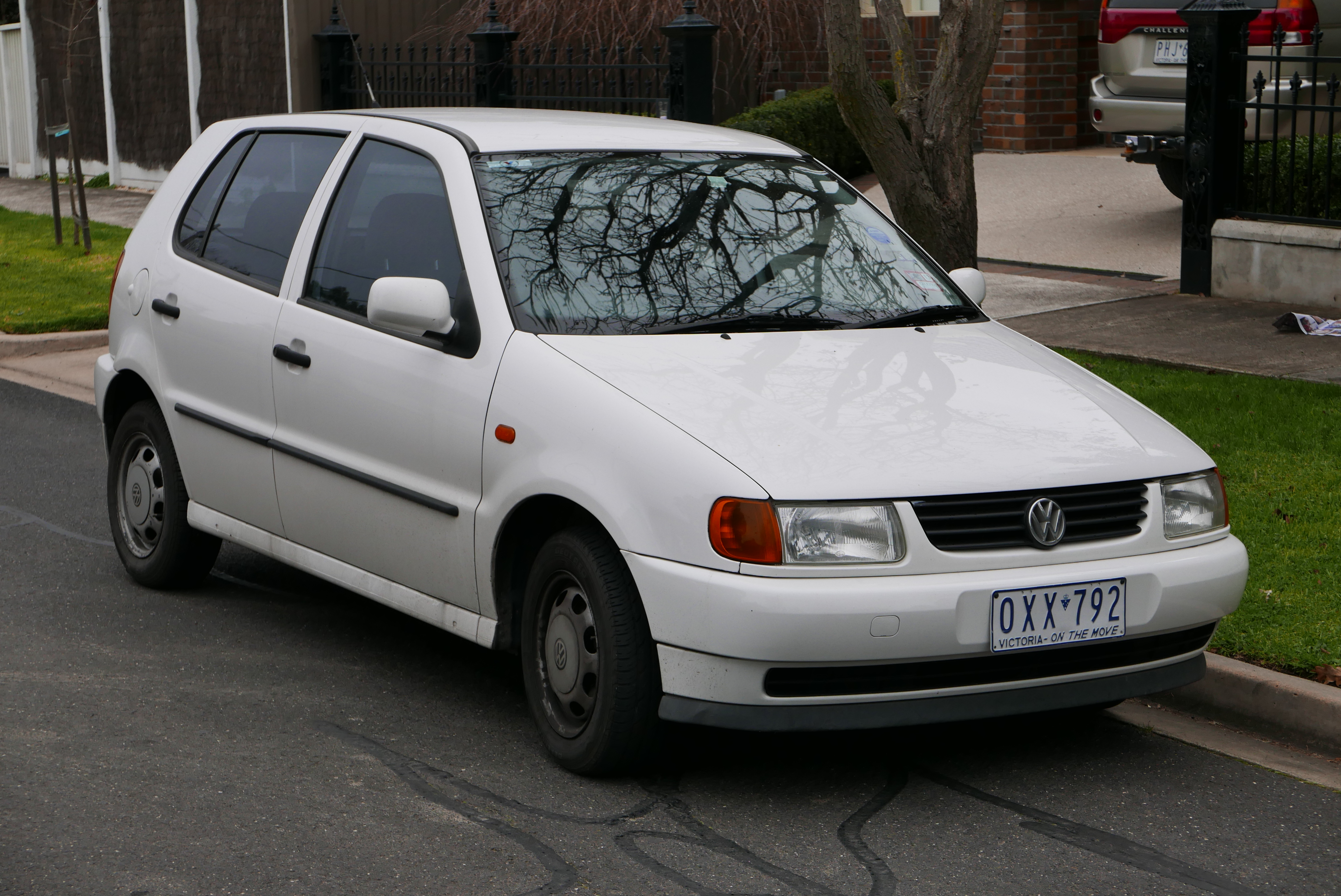 Shetland Ithaca gözetilmeksizin  File:1997 Volkswagen Polo (6N) 5-door hatchback (2015-07-10) 01.jpg -  Wikimedia Commons