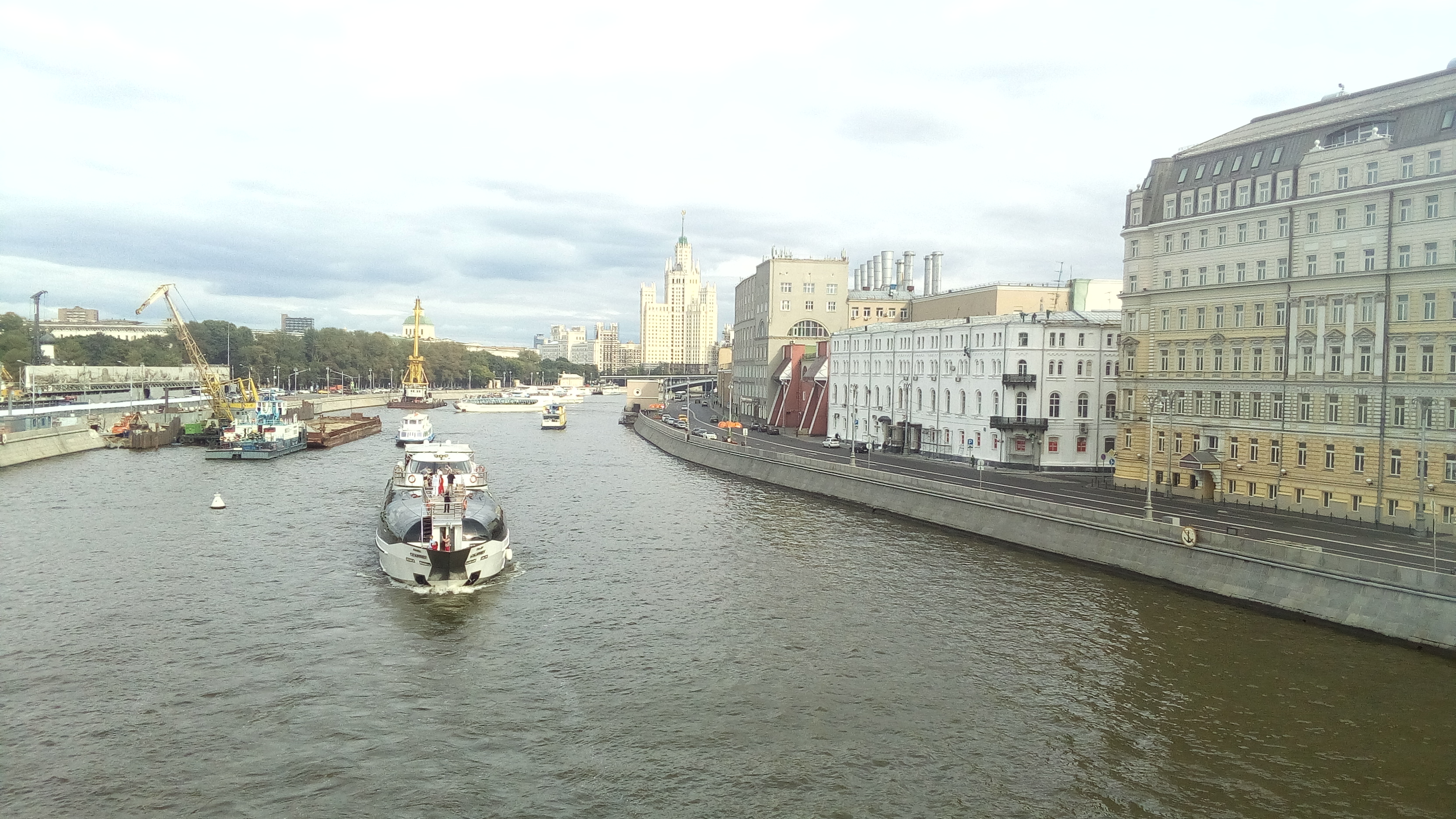 Москва 6 августа. Реки Москвы. Москва река центр 8:00 утра. Москва август 2016 года фото. Москва река май 223 фото транцгендопровсэлфи.