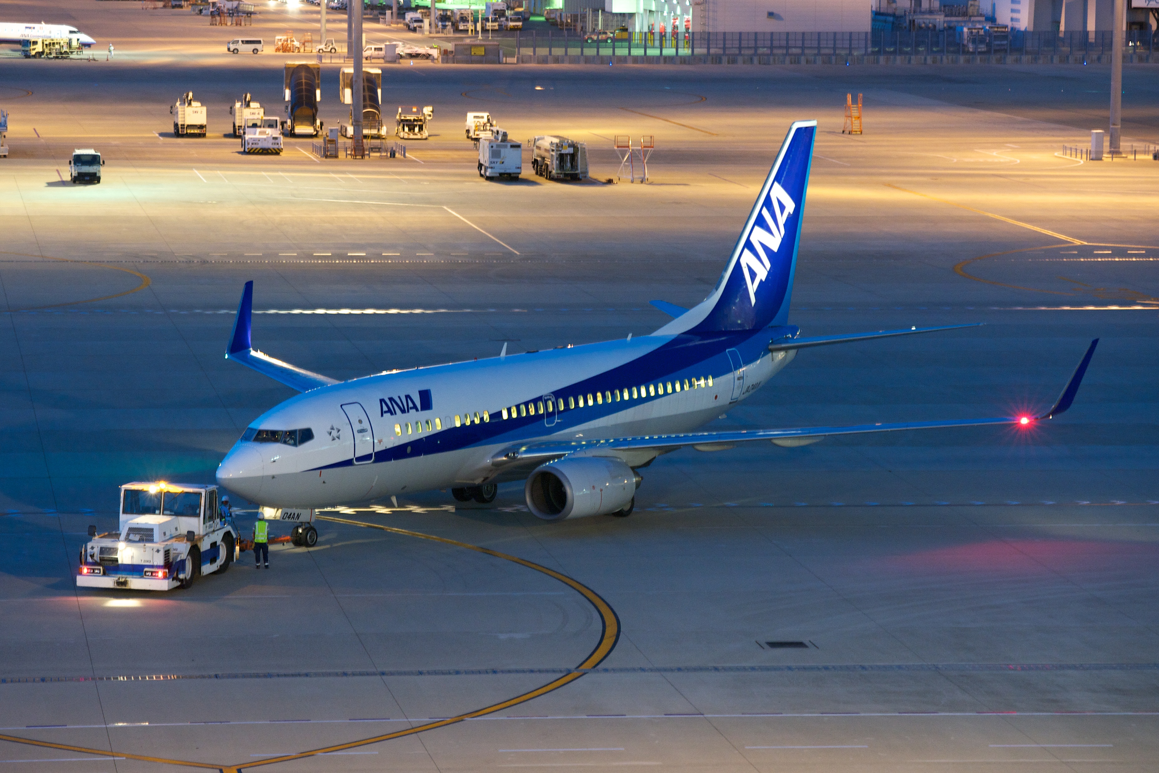 File Ana Boeing 737 800 Ja04an 10017534665 Jpg Wikimedia Commons