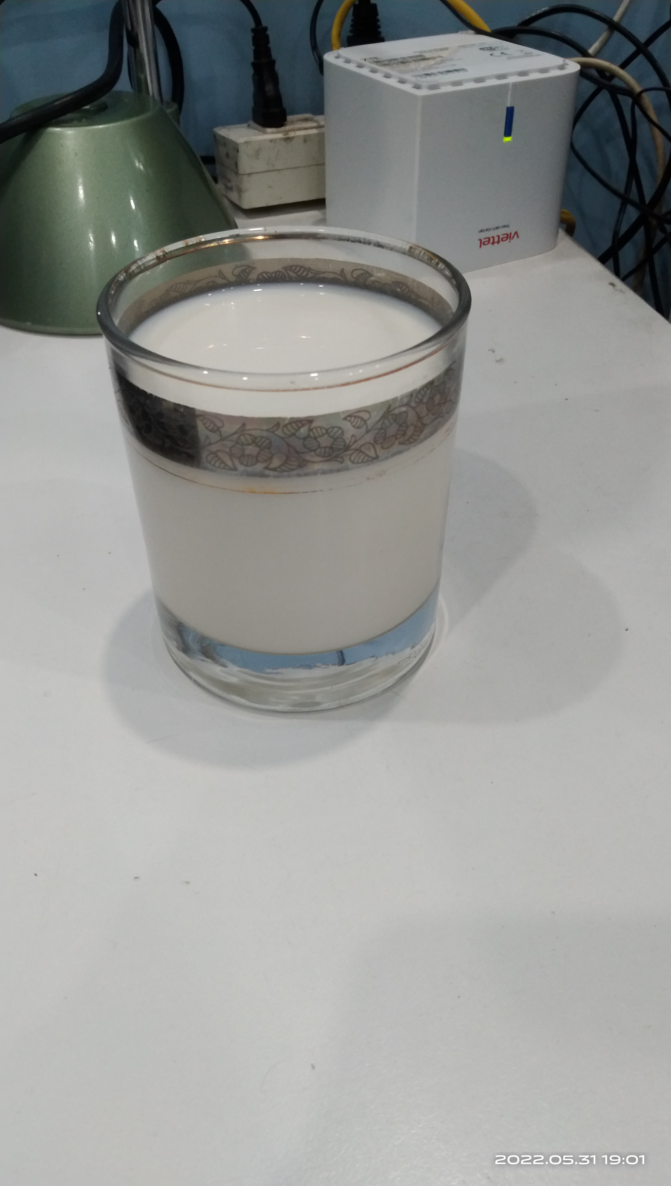File:Glass of milk.jpg - Wikimedia Commons