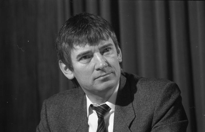 File:Bundesarchiv B 145 Bild-F064724-0005, Bonn, Pressekonferenz der Grünen, Schily.jpg