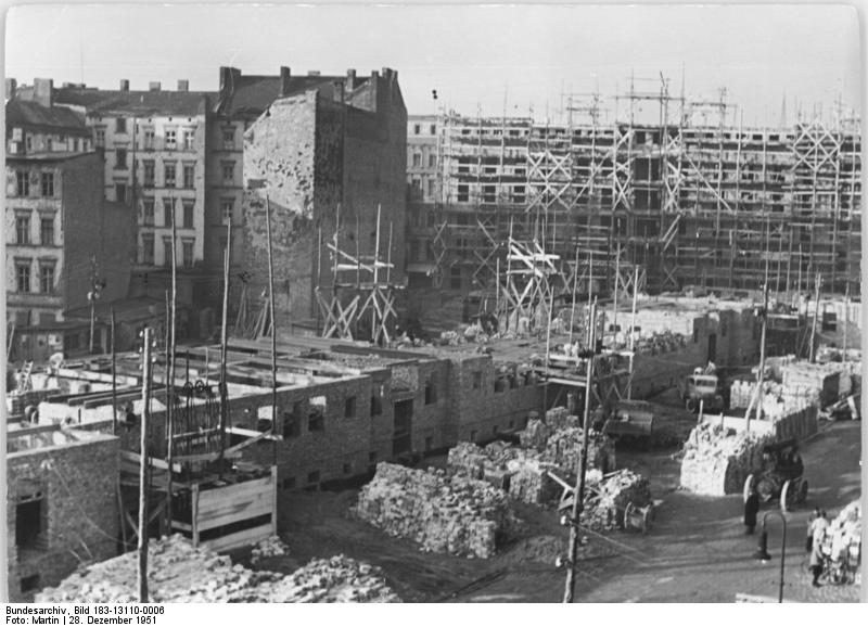 File:Bundesarchiv Bild 183-13110-0006, Berlin, Bau Karl-Marx-Allee, Hochhaus Weberwiese.jpg