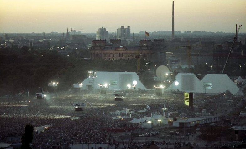 Bundesarchiv Bild 183-1990-0722-402, Berlin, Aufführung der Rockoper "The Wall"