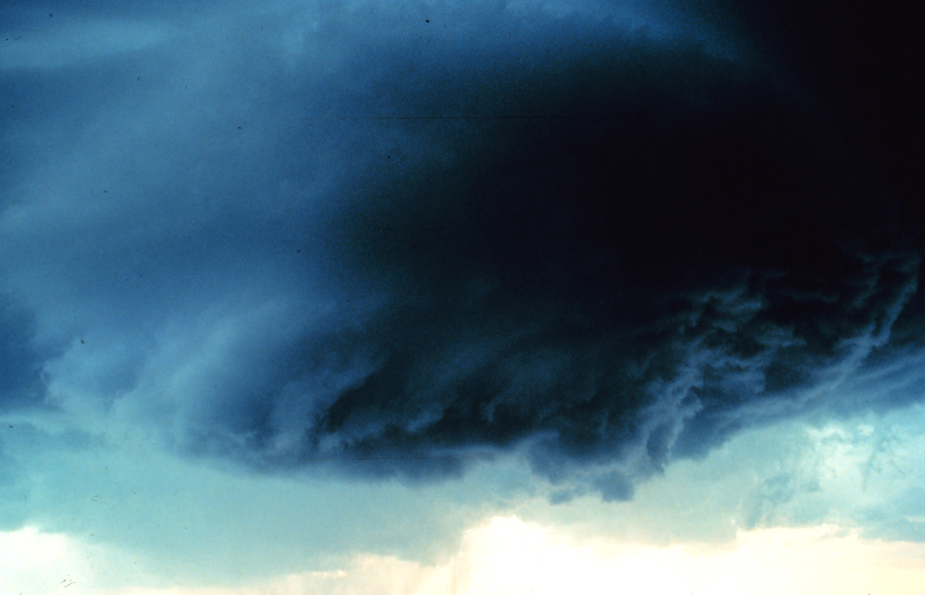 Circular base of a rotating wall cloud - NOAA.jpg.