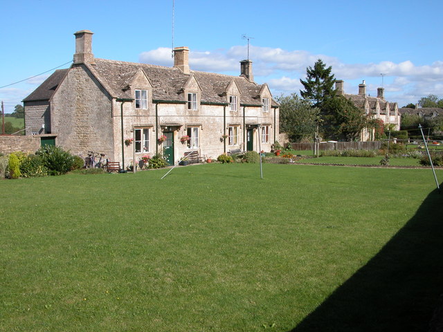 Cottages in the village of Sherborne - geograph.org.uk - 257084