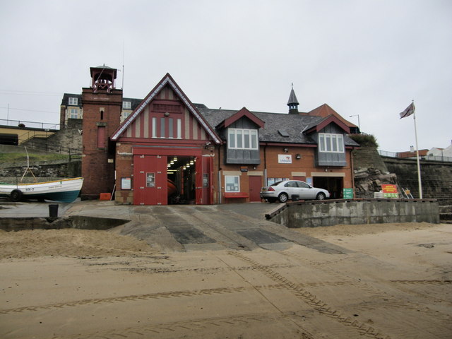 File:Cullercoats Lifeboat Station from Front - geograph.org.uk - 525510.jpg