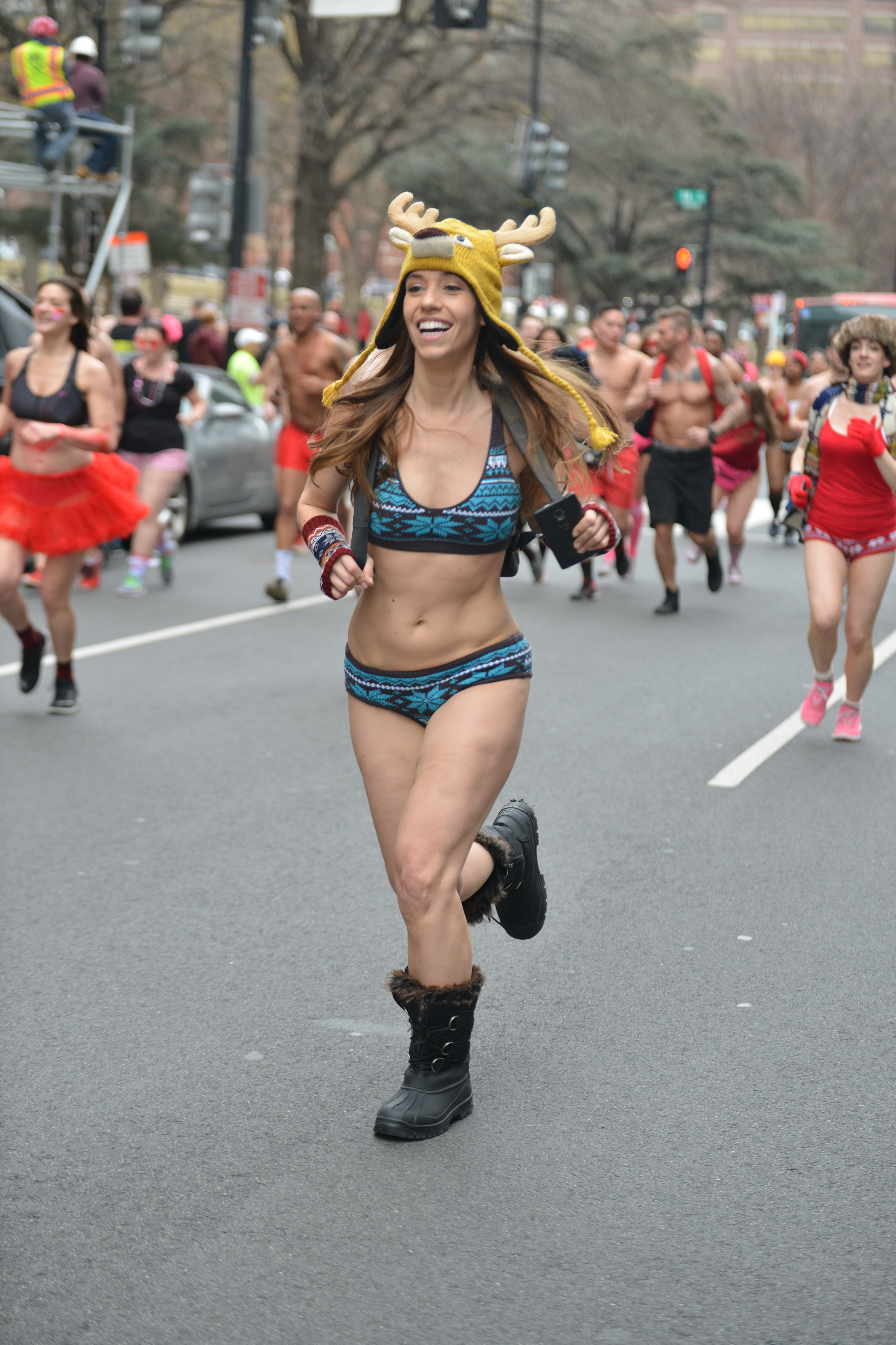 File:Young women in underwear during Cupid's Undie Run.jpg - Wikimedia  Commons