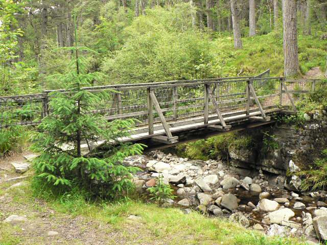 File:Footbridge over the Allt na Bogair - geograph.org.uk - 511548.jpg