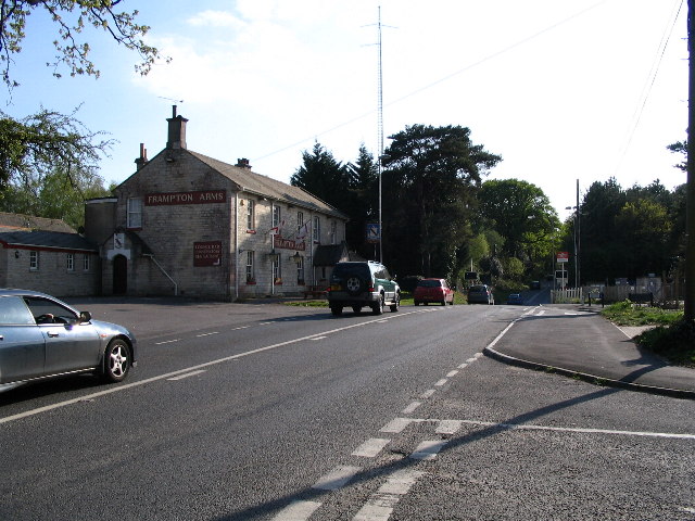 File:Frampton Arms and level crossing - geograph.org.uk - 406200.jpg