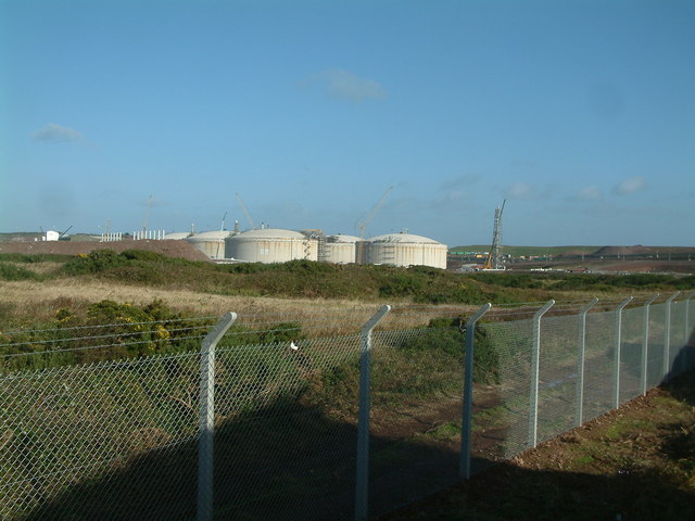 File:Gas storage tanks at LNG terminal - geograph.org.uk - 1025438.jpg