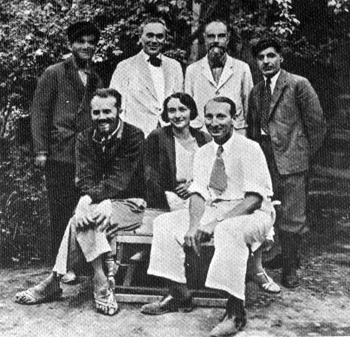 Ghirshman's team in [[Sialk]] in 1934: Bottom row, sitting from R to L: Roman Ghirshman, [[Tania Ghirshman]], and [[Georges Contenau]].