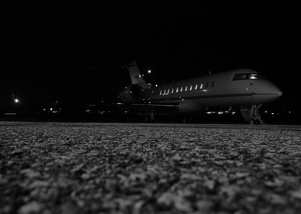 Global Express Black-White (328653031).jpg