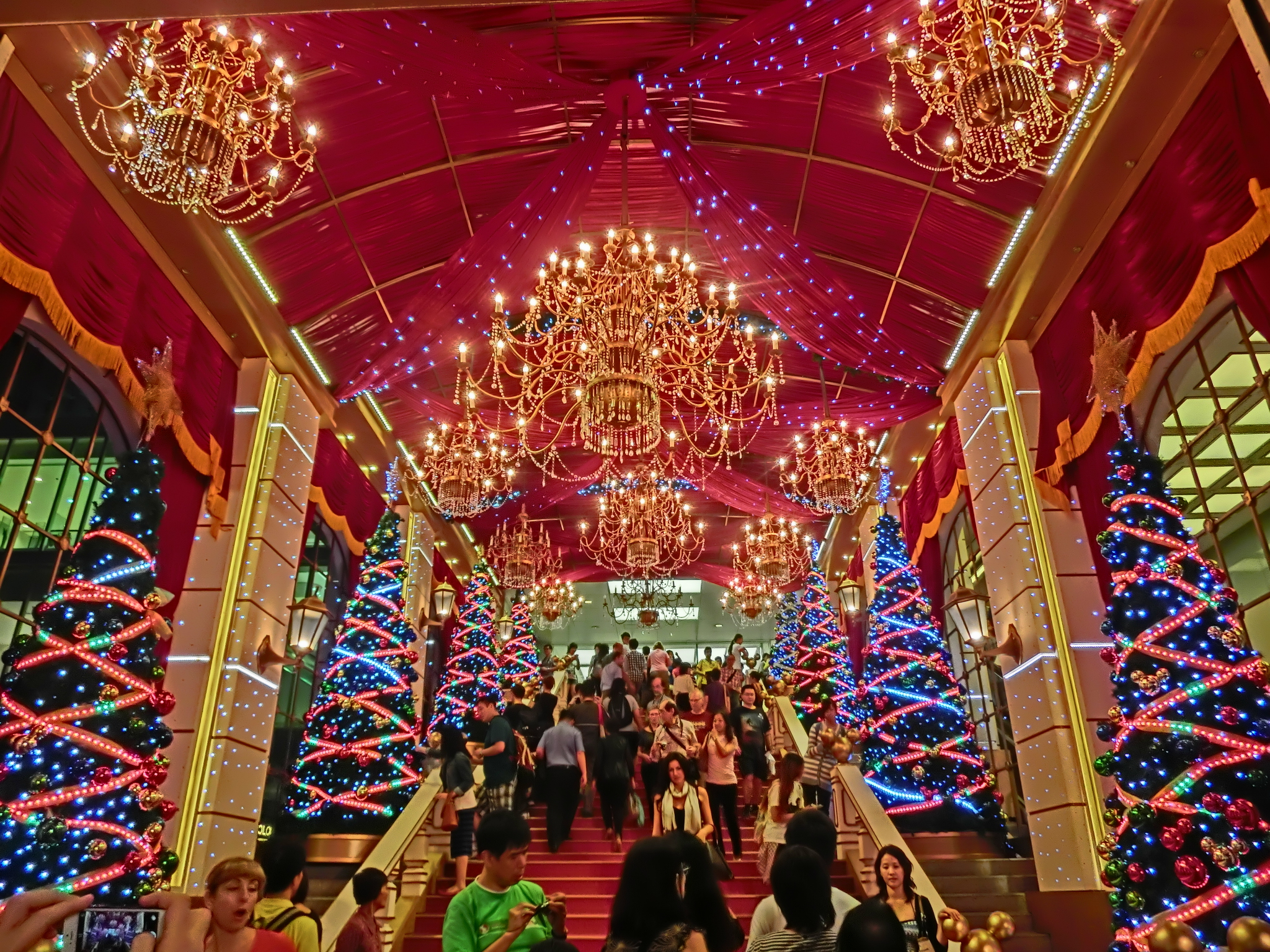 HK_TST_night_Harbour_City_front_entrance_indoor_stairs_interior_Xmas_trees_Nov-2013.JPG