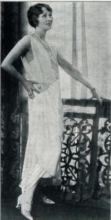 File:Hedda Hopper 1923-04.png
