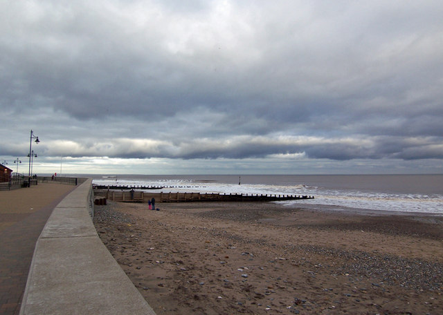 File:Hornsea Promenade and Beach in January - geograph.org.uk - 326403.jpg