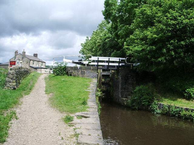 File:Huddersfield Narrow Canal - geograph.org.uk - 480984.jpg