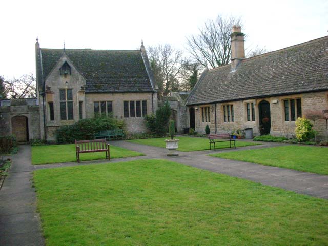 File:Lathams Almshouses - geograph.org.uk - 108378.jpg