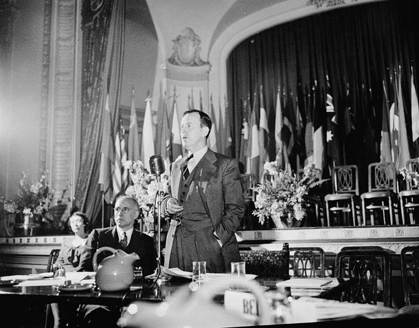 File:Lester Bowles Pearson presiding at a plenary session of the founding  conference of the United Nations Food and Agriculture Organization.jpg -  Wikipedia