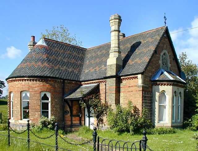 File:Lodge for St Anne's Manor - geograph.org.uk - 10414.jpg