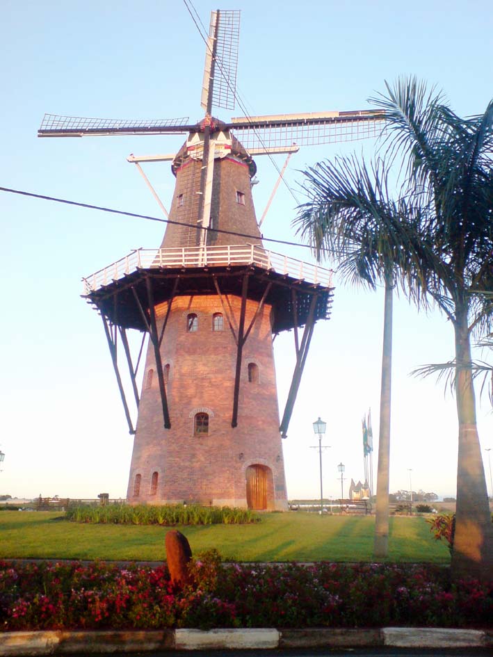 Inaugurado o moinho de vento - Rede Brasil Atual